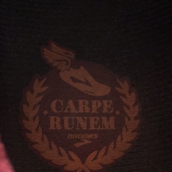 Brooks Cascadia sneakers, navy blue and pink, size 6.5. - Picture 6 of 7